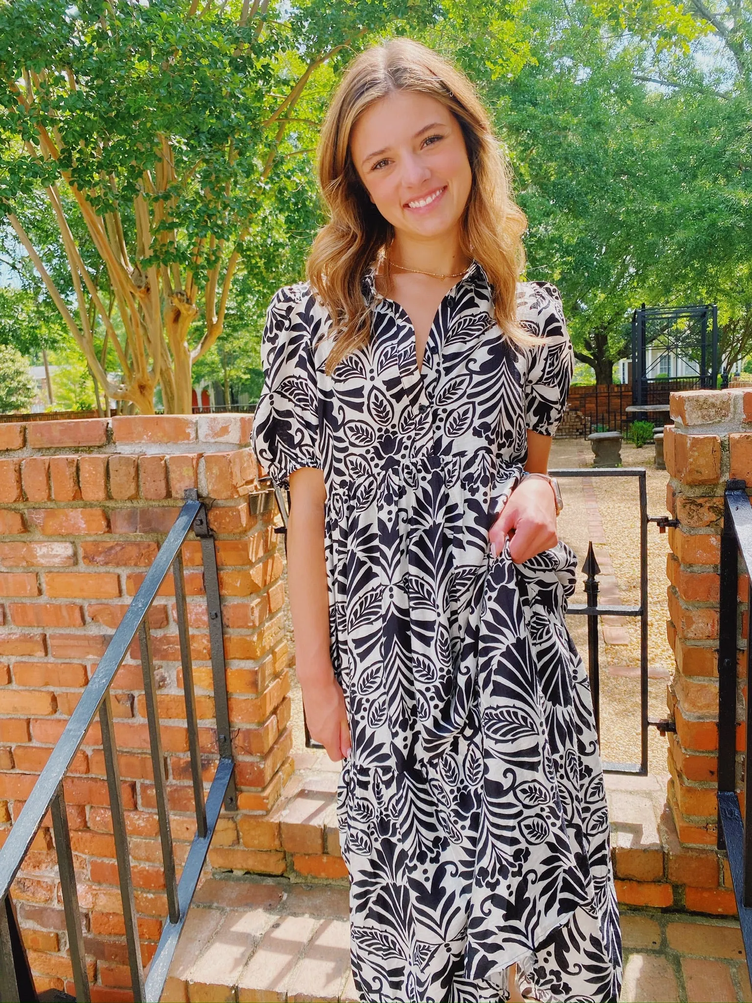 BLACK AND WHITE COLLARED MIDI DRESS